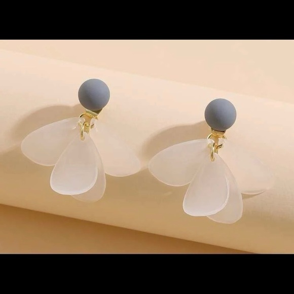 FLOWER Petal Drop Earrings Blue White Stud Pieced - Picture 1 of 5